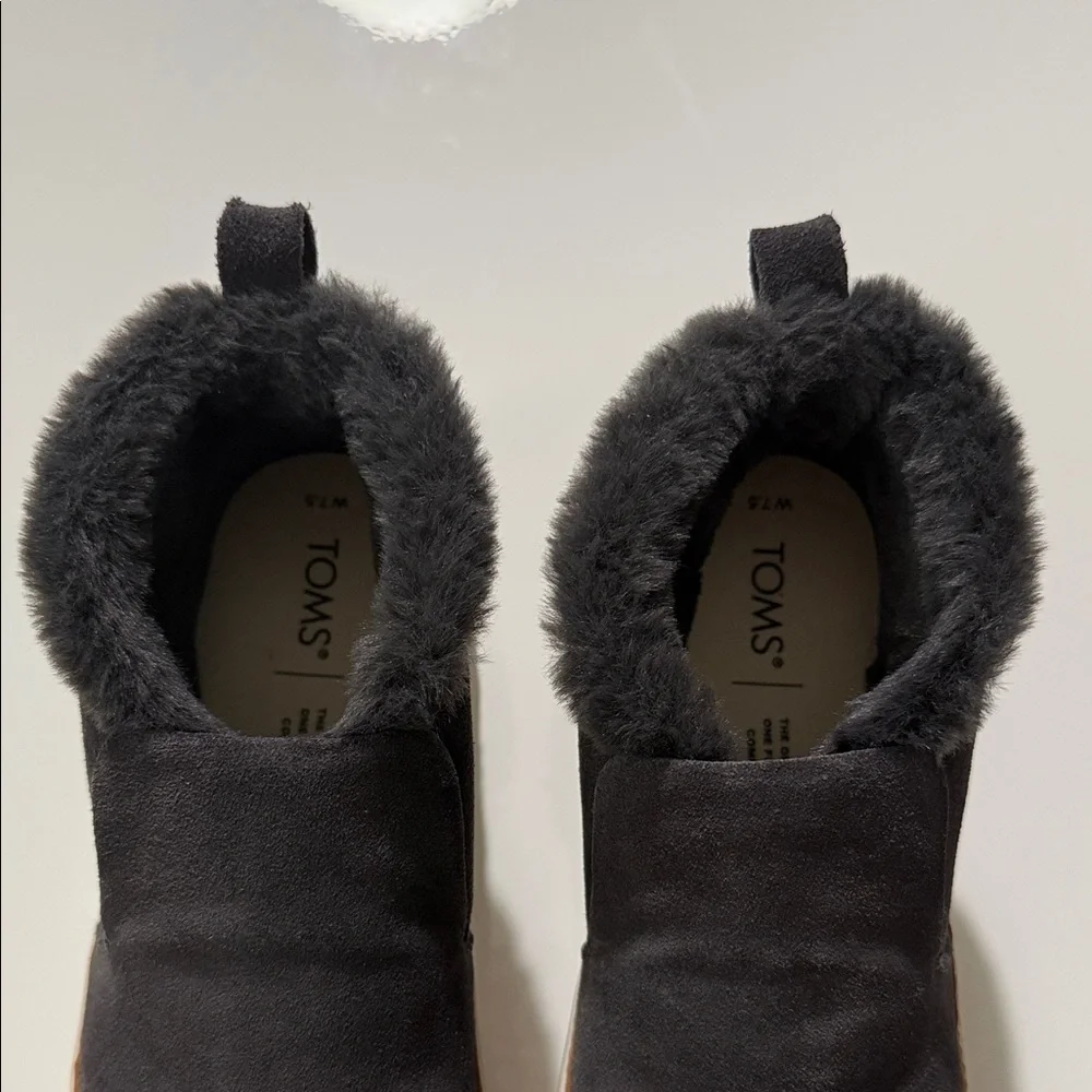 Toms Paxton Booties Womens 7.5 Slip-On Water Resistant Gray Suede Fur Lined